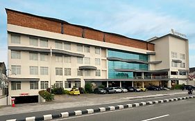 Aveon Hotel Yogyakarta By Daphna Management